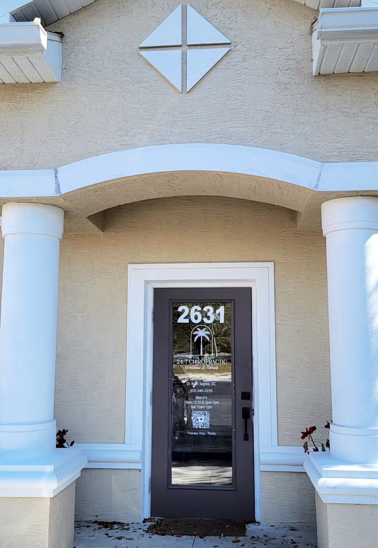 View of the outside of the Spring Hill Medical Injury Center: 247 Chiropractic Wellness and Rehab Office Building