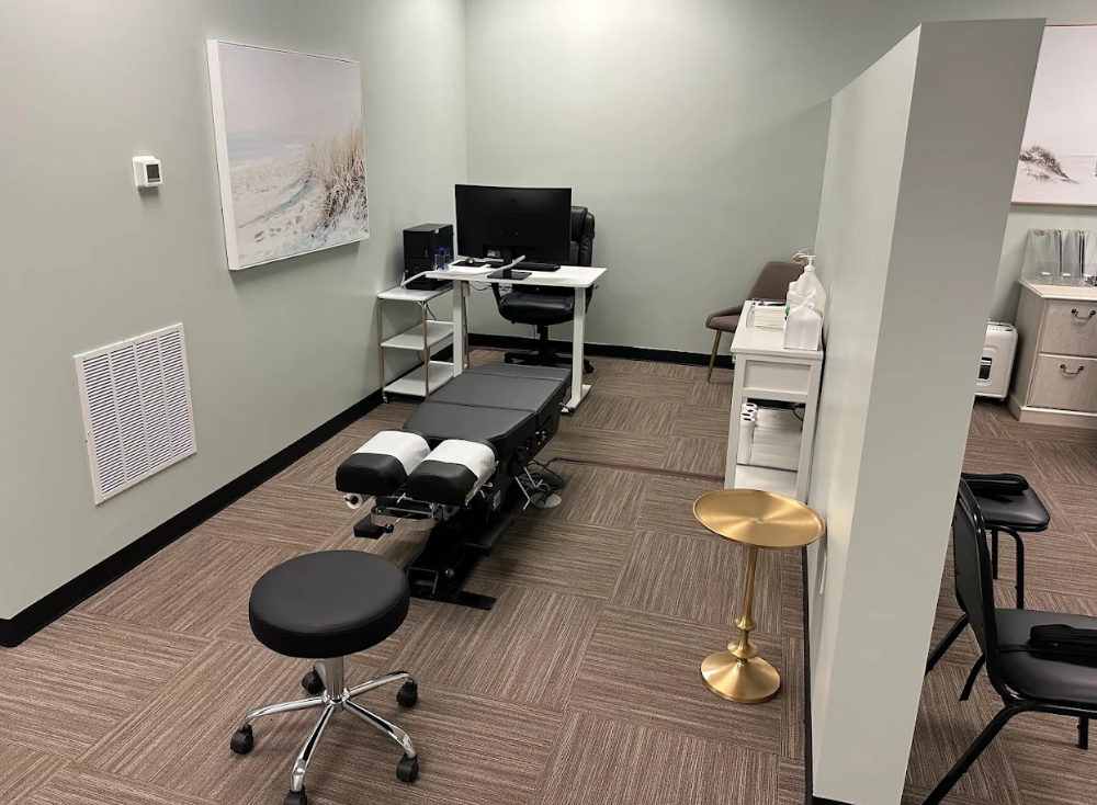 Adjustment room at Panama City Medical Injury Center: Balanced Chiropractic with a drop table in the center.